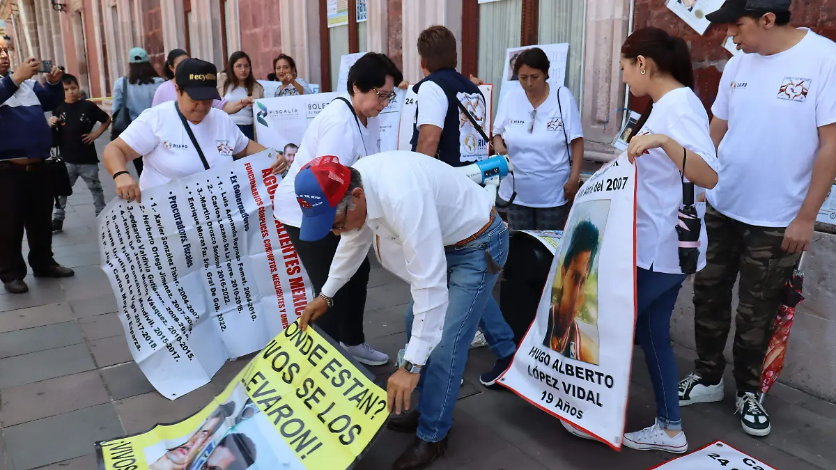 VOLUNTARIOS  (3)